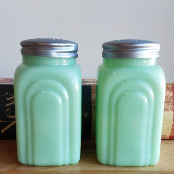 Jadeite "Cherry" Salt + Pepper Shakers - Picture 3 of 5